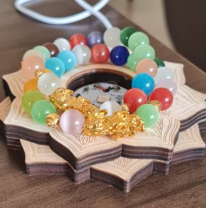 Multiple Cats Eyes with Gold Pixiu