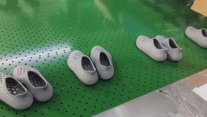 [Free Shipping] 2025 Summer MenS Outdoor Thick-Soled Height-Increasing Fashionable Odor-Resistant Soft-Soled Non-Slip Clogs for Water Activities
