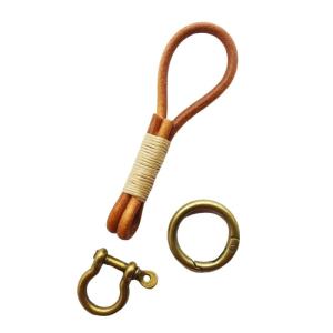Bện chất liệu da PU mùa xuân Keychain cổ điển thiết kế cổ điển dây mềm Charm Mặt dây chuyền Món quà sáng tạo cho nam giới và phụ nữ