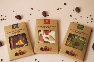 Thanh Socola Nhân Hạt Nhân Trái Cây - Đồ ăn vặt nội địa ngon làm quà tặng - Legendary Thanh 27g