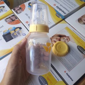 Bộ bình trữ sữa Medela 150ml kèm núm ti size S size M dành cho bé từ 0 - 12 tháng