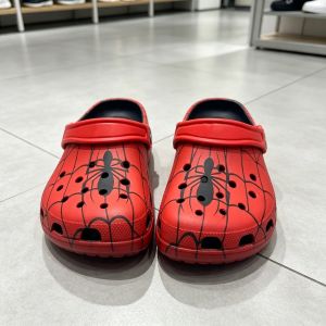 Crocs  series childrens clogs beach shoes closed-toe sandals non-slip and breathable