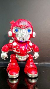 Robot điều khiển thông minh xoay di chuyển théo ý muốn nói nhại giọng phát âm phát nhạc có thể lập trình