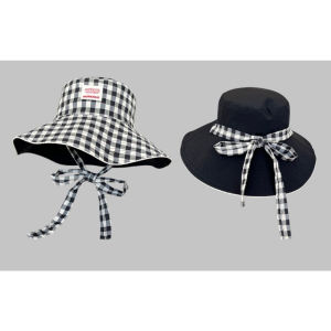 [W0294] หมวกปีกกว้างกันแดดลายสก็อต ปักป้ายอักษร มีเชือกผูกคาง ใส่ได้ 2 ด้าน  สีสวยน่ารัก หมวกบักเก็ต