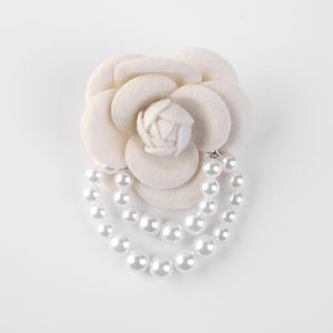 New Korean Wool Camellia Flower Brooch Pins Pearl Tassel Corsage Fashion Jewelry Brooches for Women Shirt Collar Accessories