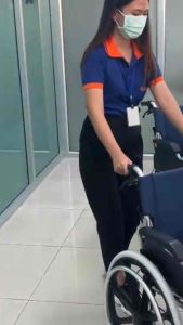 วีลแชร์อลูมิเนียมพับได้ รถเข็นผู้ป่วย-ผู้สูงอายุ จำนวน 46 - Aluminum manual wheelchair model FS908LABJP-46 (ประกอบสำเร็จพร้อมใช้งาน)