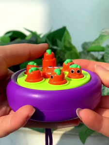 Giáo Dục nhấn whack nốt ruồi đồ chơi với ngẫu nhiên popping lên hành động cải thiện phối hợp mắt tay