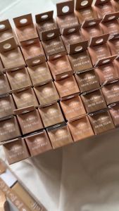 elf Hydrating Camo Concealer Kem Che Khuyết Điểm Dưỡng Ẩm Độ Che Phủ Cao Hiệu Ứng Mịn Mượt. - Chất kem mềm mịn dễ tán: Kết cấu dạng lỏng giúp sản phẩm dễ tán đều và tiệp vào da phù hợp sử dụng trên nhiều vùng khác nhau của gương mặt.