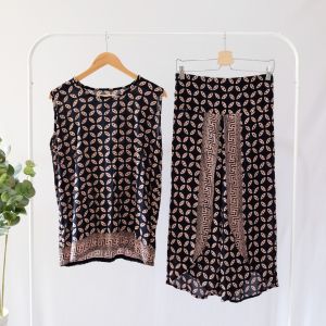 Satu Set Batik Hitam Tanpa Lengan Wanita Modern