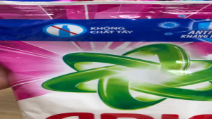 Bột giặt Ariel Hương Downy đam mê túi 620g