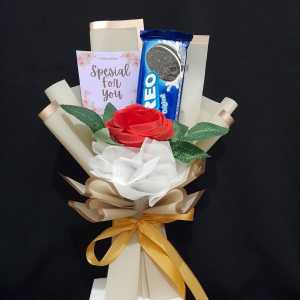 Buket Snack - Buket Oreo dan Mawar Tangkai - Size Medium  Kado Ultah Hadiah Wisuda Sovenir