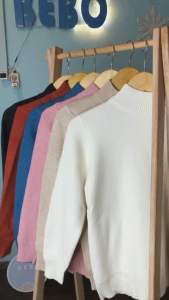 Winter Turtleneck Knit Sweater dengan Inner Velvet\\n\\nSemua produk Bebo adalah produk impor yang bukan replika lokal, sehingga Anda dapat yakin bahwa kualitas dan desainnya tetap terjaga. Berikut adalah informasi lebih lanjut tentang Winter Turtleneck Knit Sweater dengan inner velvet.\\n\\n Apa Itu Pakaian Tertutup untuk Kaki & Winter Turtleneck Knit Sweater?\\n\\nWinter Turtleneck Knit Sweater adalah pakaian hangat yang dirancang khusus untuk melindungi tubuh Anda dari cuaca dingin. Desainnya berupa sweater dengan leher turtleneck yang menutupi bagian atas dada dan lengan panjang yang melindungi lengannya. Inner velvet pada sweater ini memberikan rasa hangat dan nyaman saat dipakai.\\n\\n Material & Kelebihan\\n\\nMaterial sweater ini adalah knit, yang membuatnya lentur dan nyaman dipakai. Inner velvet pada sweater ini memberikan rasa hangat dan nyaman saat dipakai, serta membuatnya lebih stylish. Sweater ini cocok untuk musim dingin, musim semi, dan musim gugur. Namun, perlu diingat bahwa sweater ini tidak tahan air.\\n\\n Ukuran & Spesifikasi\\n\\nSweater ini tersedia dalam beberapa ukuran, yaitu M dan L. Mohon diingat bahwa ukuran pada produk kami mungkin tidak 100% akurat karena variasi dalam proses produksi. Jadi, ada kemungkinan ukuran sedikit berbeda dari deskripsi.\\n\\n| Size | Lkr Dada | Pjg Lengan | Pjg Baju | Lbr Bahu |\\n| --- | --- | --- | --- | --- |\\n| M | 94-150 | 51 | 57 | 32 |\\n| L | 95-150 | 51 | 57 | 32 |\\n\\n Bagaimana Memilih Pakaian Nyaman untuk Musim Dingin?\\n\\nPakaian nyaman untuk musim dingin adalah hal yang penting untuk dipertimbangkan. Berikut adalah beberapa tips yang dapat membantu Anda memilih pakaian yang tepat:\\n\\n Pakaian Panas Musim Dingin\\n\\nUntuk tetap hangat di musim dingin, pilihlah pakaian yang terbuat dari bahan hangat seperti wool, fleece, atau velvet. Jangan lupa untuk memilih pakaian yang mudah dikombinasikan dengan pakaian lainnya agar tetap stylish.\\n\\n Pakaian Dalam Velvet\\n\\nPakaian dalam velvet dapat memberikan rasa hangat dan nyaman saat dipakai. Selain itu, inner velvet pada sweater juga dapat membantu menjaga suhu tubuh Anda tetap stabil.\\n\\n Bagaimana Menyimpan & Merawat Pakaian Tertutup untuk Kaki & Winter Turtleneck Knit Sweater?\\n\\nUntuk menjaga kualitas sweater dan pakaian tertutup untuk kaki Anda, berikut adalah beberapa tips yang dapat membantu:\\n\\n Tips & Trik\\n\\n* Jangan mencuci sweater ini terlalu sering karena dapat merusak bahan velvetnya. Cukup bersihkan bagian yang kotor saja menggunakan sikat lembut dan deterjen khusus.\n* Jangan menyetrika sweater ini karena dapat merusak bahan velvetnya. Jika sweater Anda kusut, gantunglah di lemari untuk membantu menghilangkan kusut.\n* Simpan sweater ini di tempat yang kering dan bersih untuk menjaga kualitasnya.\\n\\n Perawatan & Penyimpanan\\n\\nPerawatan dan penyimpanan yang tepat dapat membantu menjaga kualitas sweater dan pakaian tertutup untuk kaki Anda. Berikut adalah beberapa tips yang dapat membantu:\\n\\n* Jangan mencuci sweater ini terlalu sering karena dapat merusak bahan velvetnya. Cukup bersihkan bagian yang kotor saja menggunakan sikat lembut dan deterjen khusus.\n* Jangan menyetrika sweater ini karena dapat merusak bahan velvetnya. Jika sweater Anda kusut, gantunglah di lemari untuk membantu menghilangkan kusut.\n* Simpan sweater ini di tempat yang kering dan bersih untuk menjaga kualitasnya.\\n\\n Kesimpulan\\n\\nSemua produk Bebo adalah produk impor yang bukan replika lokal, sehingga Anda dapat yakin bahwa kualitas dan desainnya tetap terjaga. Winter Turtleneck Knit Sweater dengan inner velvet adalah pakaian hangat yang dirancang khusus untuk melindungi tubuh Anda dari cuaca dingin. Dengan bahan hangat dan inner velvet, sweater ini akan membuat Anda tetap hangat dan nyaman di musim dingin. Pastikan untuk memilih ukuran yang tepat dan merawat sweater ini dengan baik agar tetap awet dan berkualitas.\\n\\n**Ready Stock di Indonesia**\\nNo pre-order, produk ini sudah tersedia dan siap kirim langsung dari Indonesia.\"\n}