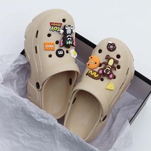 [Free Shipping] Non-slip simple summer breathable nurses cool cute bathroom womens high-heeled clogs
