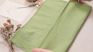 Sturdy Cotton Square Table Napkins Absorbent Washable Cloth for Everyday Dining and Entertaining