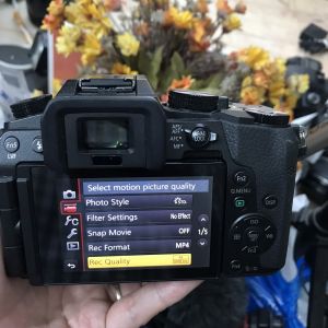 Máy ảnh Panasonic Lumix G7 quay phim 4k màn hình lật