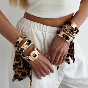 MUMU Ruy băng chấm bi Vòng tay loại bản rộng Có thể điều chỉnh Họa tiết da báo Vòng tay khăn lụa Thường ngày Vòng tay kiểu măng-sét Phụ nữ