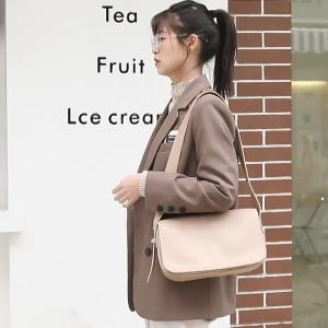 Túi đeo chéo phong cách Hàn Quốc retro thoải mái ins Túi đeo vai da mềm tối giản cho phụ nữ thời trang và sành điệu pu Túi đeo chéo có nắp