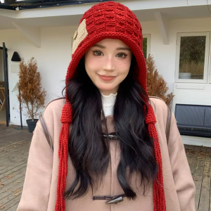 OQEWPI ออกแบบสไตล์ฮาราจูกุ หมวกถักพร้อมพู่ยาว เก็บความอบอุ่น ปุ่มปุ่มสำหรับผู้หญิง หมวกโครเชต์ Lei Feng คาวาอิ หนาขึ้น หมวกป้องกันหู สำหรับผู้หญิง