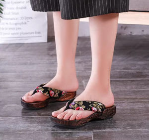 [Free Shipping] Factory direct sale womens herringbone slippers made of paulownia wood flat-soled anti-slip wear-resistant wooden slippers with medium-high sole