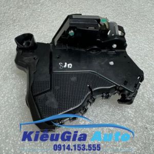 Ổ khóa ngậm cánh cửa Toyota Camry 2.4 2006-2013 6904006110