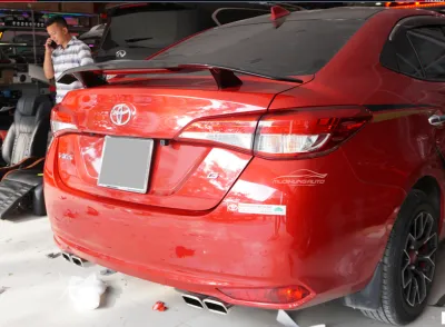 Đuôi lướt gió có đèn cho xe Toyota Vios 2008-2022 mộc chưa sơn