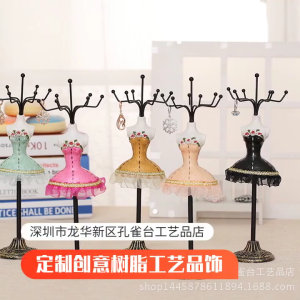 ชั้นวางหุ่นโชว์และชั้นเก็บของที่ทันสมัยทำจากเรซิ่นและชั้นวางเหล็ก