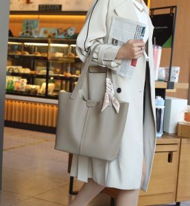 2025 Genuine Leather Material High-Quality Fashion Womens Shoulder Bag