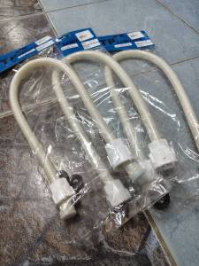 สายน้ำดีชักโครก 24 นิ้ว ใยแก้ว ทนทานต่อแรงดันน้ำได้ดีพอสมควร