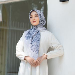 NISKALLA Laser Cut Hijab Segi Empat Print Motif Amna Warna Abu Muda