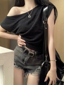 เสื้อยืดแฟชั่นผู้หญิงโชว์ไหล่แอบเซ็กซี