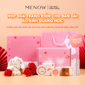 Hộp quà trang điểm cho bạn gái kèm túi quà, gấu bông, hoa sáp và đèn Menow Bunny Box. 