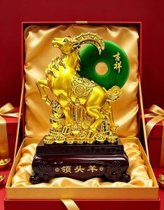29cm Golden Leader Goat Figurine Year of the Goat Lucky Ornament Auspicious Jade‑like Disc Decor with Wooden Base Home Office Wealth Statue Gift with Color Gift Box