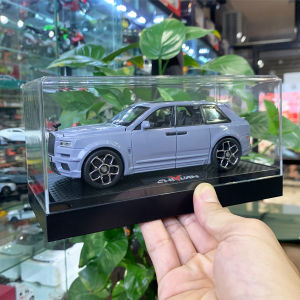 Mô hình xe Rolls Royce Cullinan tỉ lệ 1:32 kèm đế và hộp mica