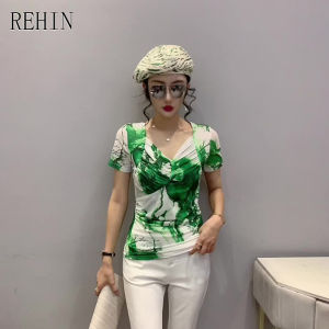 REHIN ผู้หญิงด้านบนคอวีแขนสั้นเสื้อยืดสแควร์คอออกแบบหมึกจิตรกรรมเสื้อหรูหรา