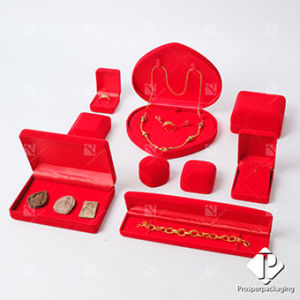 กล่องกำมะหยี่ กล่องใส่เครื่องประดับ กล่องพระ กล่องใส่ แหวน ต่างหู สร้อยคอ ทอง จิวเวอรี่ หลายหลากแบบให้เลือก มอบในวันสำคัญ