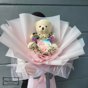 HER.FLORIST [DOLL] Single Rainbow Rose Soap Premium with Doll Bouquet / Buket Bunga Mawar Pelangi dengan Boneka