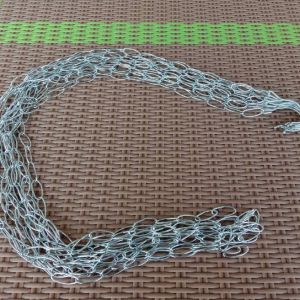 gantungan baju rantai besi oval per pcs
