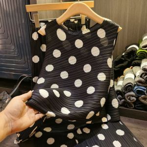 Nova quality⭐One person one pleat ⭐ Summer new French Polka dot sleeveless vest top + straight leg pant suit fashion casual Miyake pleat two-piece women suit
