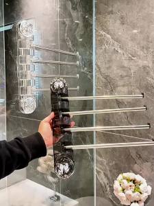 Suction Cup Towel Rack Bathroom Punch-Free Rotating Multi-Bar Storage Rack Bathroom Hanger Toilet Towel Bar