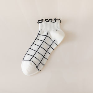 🧦KAK SHOPZ🧦ถุงเท้าลูกไม้สำหรับผู้หญิง ถุงเท้าสั้น ถุงเท้านักเรียนญี่ปุ่น jk สีดำและสีขาว ฤดูร้อนบาง ถุงเท้าเรือขอบเชื้อราหวานและน่ารัก