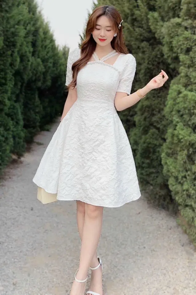 Đầm váy nữ xòe vai bèo đúp có 2 màu trắng đen TKN NEW NEW NEW 💥ĐẦM XOÈ VAI  BÈO ĐÚP 💥 Ms4720 👉👉👉Nhẹ nhàng dễ thương xinh… | Thời trang nữ,