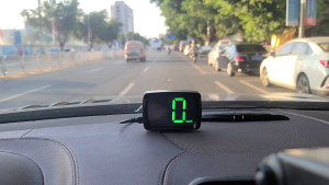 Công tơ mét xe HUD màn hình hiển thị trên kính chắn gió Màn hình LED Đồng hồ tốc độ KMH/MPH phổ kỹ thuật số Đồng hồ đo tốc độ đồng hồ đo kết nối USB