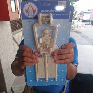 TOP ชุดบานพับ + มือจับ + กลอนประตู PVC เกรด ABS (บานพับ 3 ตัว มือจับ 2 ตัว กลอน 1 ตัว)