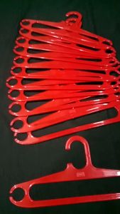Gantungan Hanger Merah Tebal: Desain Modern & Tahan Lama