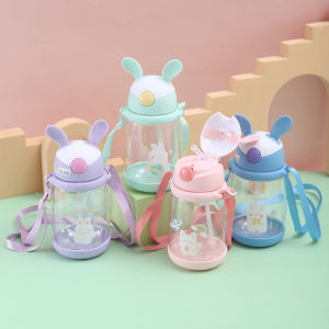 Bình uống nước cho bé 600ml chống tràn hình thỏ màu xanh hồng tím có dây đeo cho bé