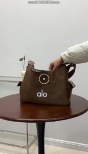 Túi đeo vai hobo bằng nylon mềm mại màu đất sét ALO kèm túi đựng đồ nhỏ riêng biệt nhẹ tiện dụng dùng được cho cả nam và nữ thích hợp cho việc sử dụng hàng ngày.