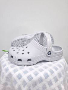 🔥New Croc Clog Classics รองเท้าแตะแบบสวม ทำจากยาง ใส่สบาย Sz.M3-M11 ใส่ได้ทั้งผู้ชายผู้หญิง Uv10B100