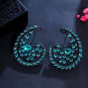 หินเพทายสีเขียวอ่อนประดับเลื่อมรูปเรขาคณิตสีดำต่างหูหมุดอันใหญ่ที่พูดเกินจริงสำหรับผู้หญิง SE536อัญมณีชุดคอสตูม