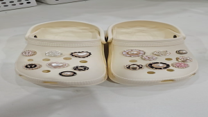 Charm sticker jibitz giả kim loại gắn dép cross B37 đa dạng