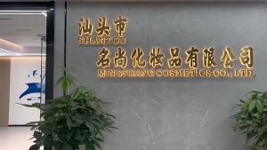 ผีเสื้อ รัก ผิว น้ำมันงู ดูแลมือ ต่อต้านริ้วรอย น้ำมันหอมระเหย บำรุงผิว ชุ่มชื้น ป้องกันการแตก สดชื่น ไม่เหนียวเหนอะหนะ ผู้ผลิตครีมมือสมุนไพร